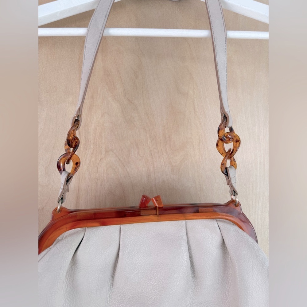 Liz Claiborne Cream Shoulder Bag with Tortoiseshell Accent - Picture 5 of 10